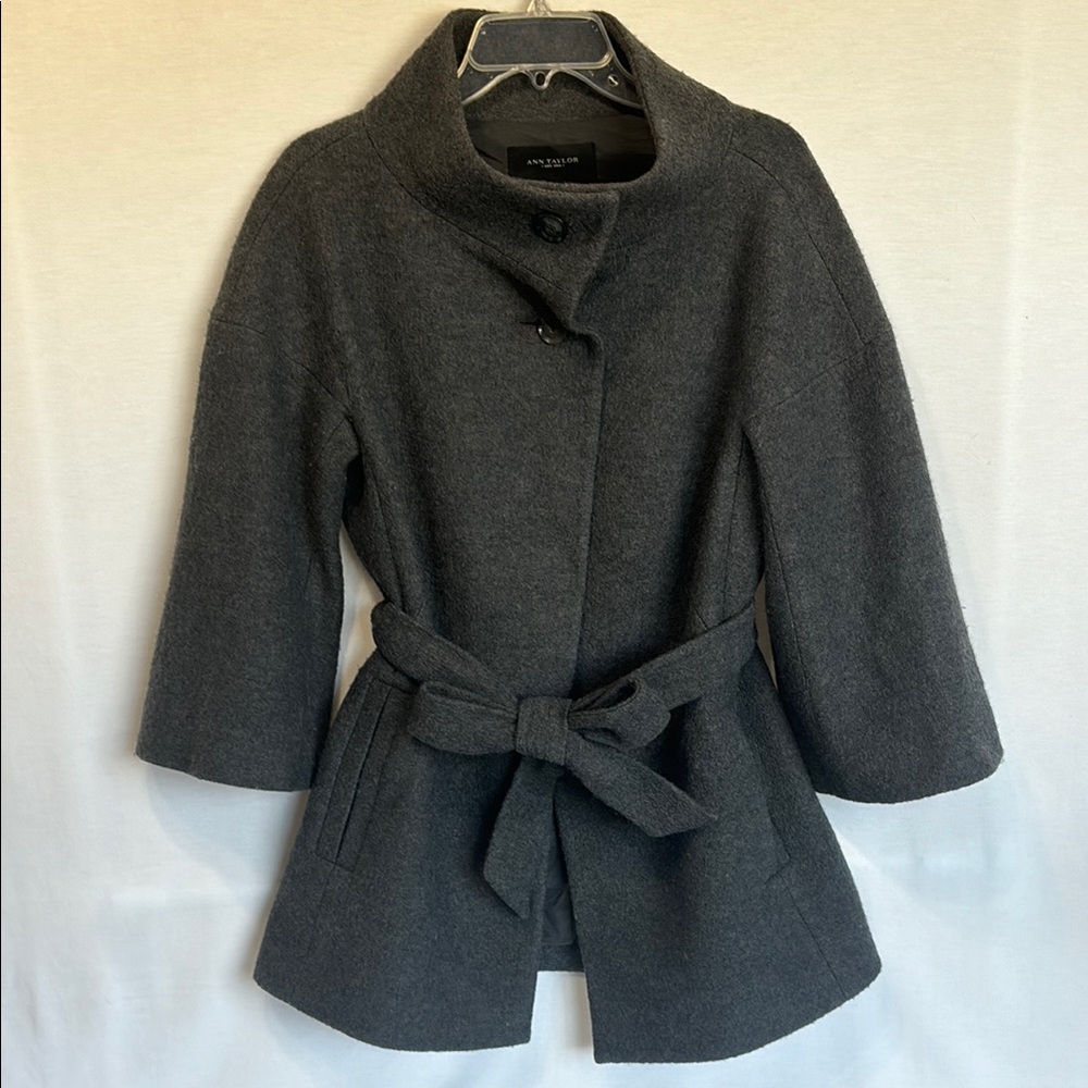 Ann Taylor Gray Trench Coat, Cropped Sleeves. Size Medium. Great Condition!